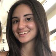 Diplomata nel Liceo Classico Europeo e frequentante la facoltà di Lettere Moderne